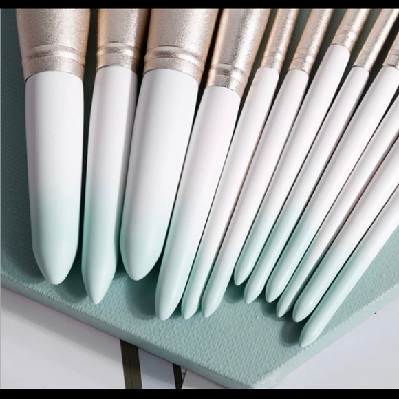 Long Island make up brushes. - Picture 6 of 6